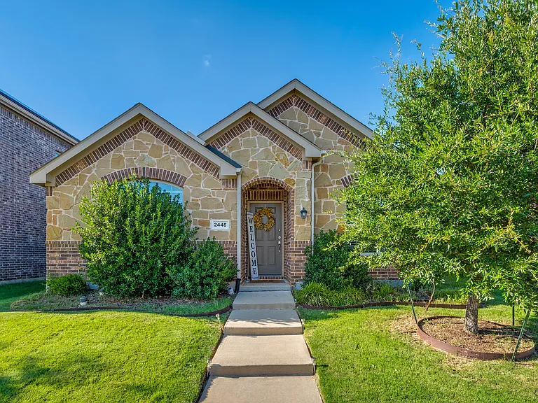 2445 Larimar Dr — Photo 1