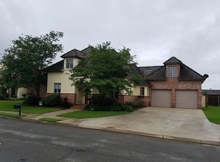 111 Dunvegan Ct, Lafayette, LA 70503