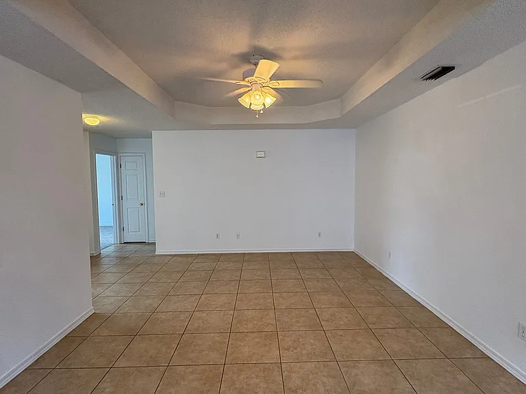 953 Southern Oaks Ct — Photo 2
