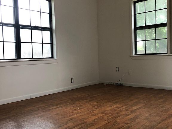 3rd image of 109 15th St