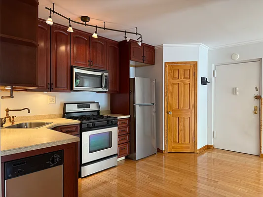 Sold by Pecoraro Realty of NYC LLC | media 18