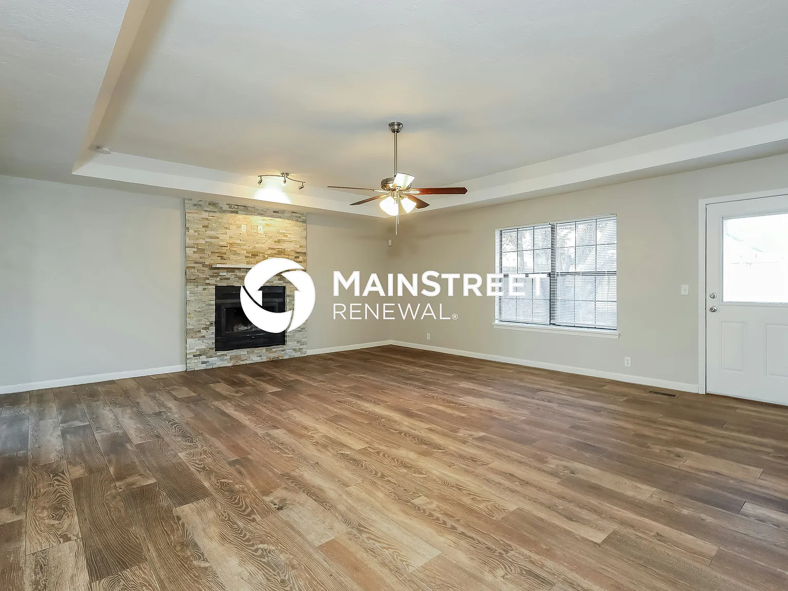 2705 Fairfield Dr — Photo 3