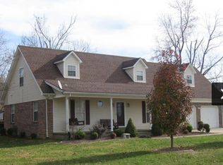 90 Daugherty Ave, Lebanon, KY 40033