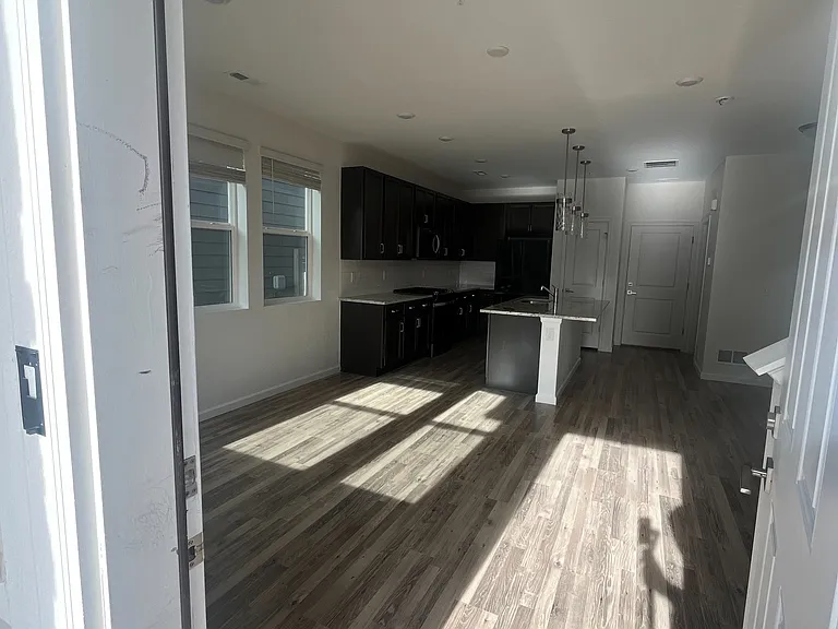 1914 Rosen Dr — Photo 3