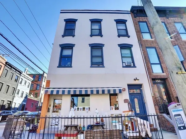 739 Bloomfield Street image 1 of 38