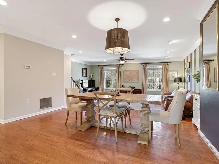 Great interior. Most beautiful townhouse in the neighborhood.