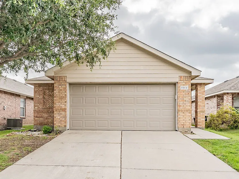8864 Valley River Dr — Photo 2