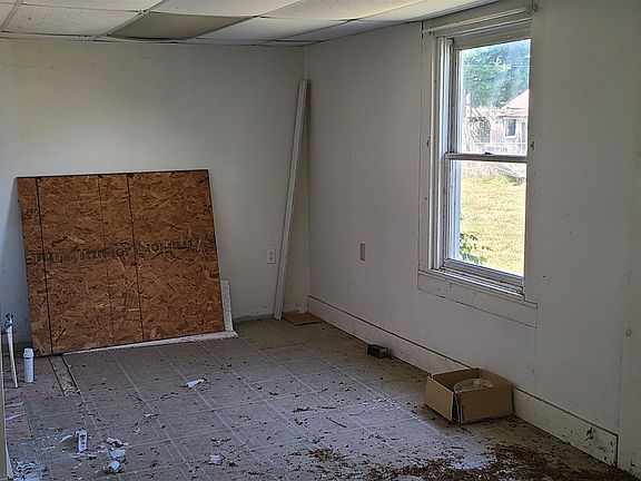 4th image of 222 N Union St