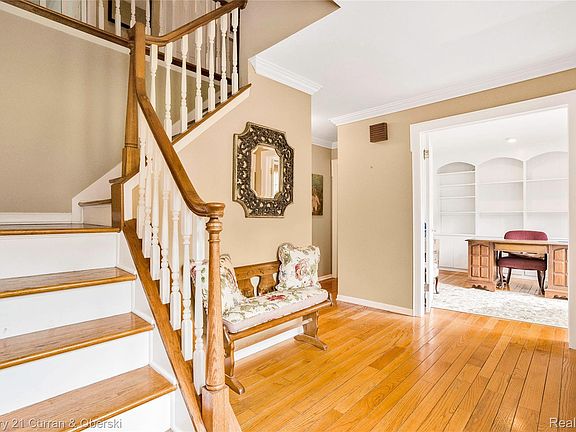 4th image of 5994 Glen Eagles Dr