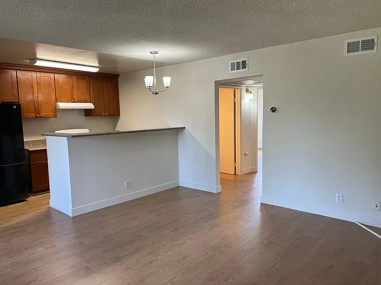 6456 Hazeltine Ave #6 — Photo 8