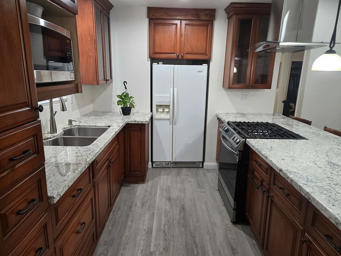 Great 3 Bedroom 2 Bathroom Home In Victorville! Call Today — Photo 2