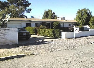 1st image of 2907 N Bentley Ave
