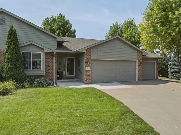 2311 W Brook Haven Pl, Sioux Falls, SD 57108