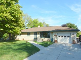 W279N1948 Prospect Ave, Pewaukee, WI 53072