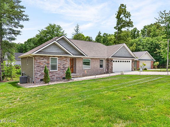 3rd image of 11 Kenwood Ct
