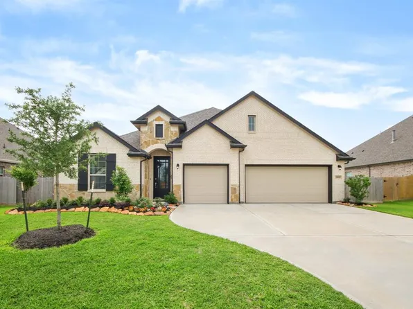 11822 Oakwood Drive, Mont Belvieu, TX 77535