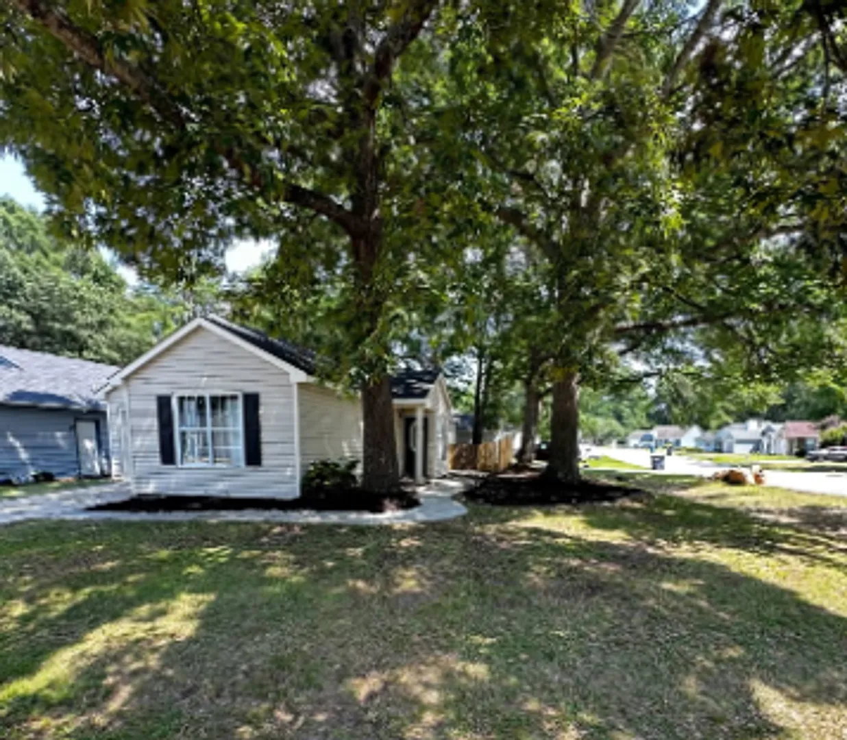 Fenced in 3 Bedroom Home Close to Base! — Photo 1