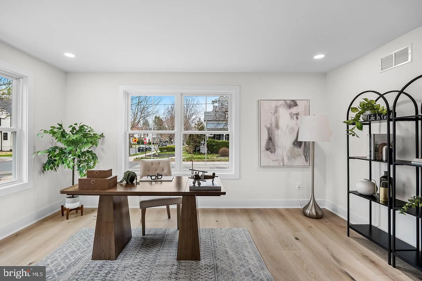 4 bed, 4.0 bath, 3633 sqft, $10,000 — Photo 3