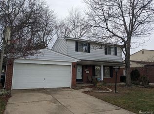 35299 Malibu Dr, Sterling Heights, MI