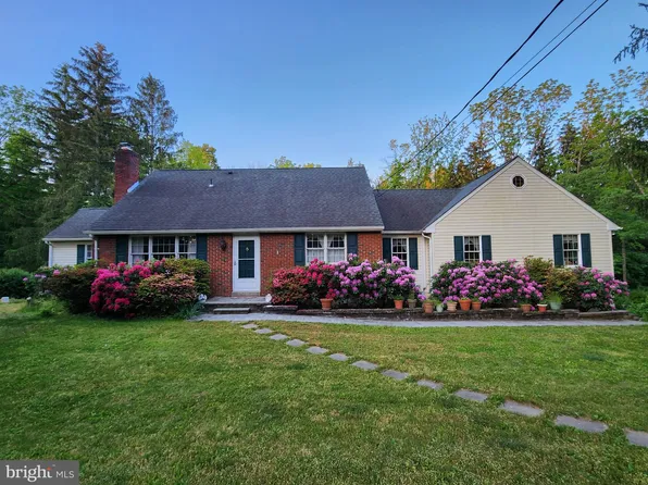 302 Township Line Rd, Perkiomenville, PA 18074