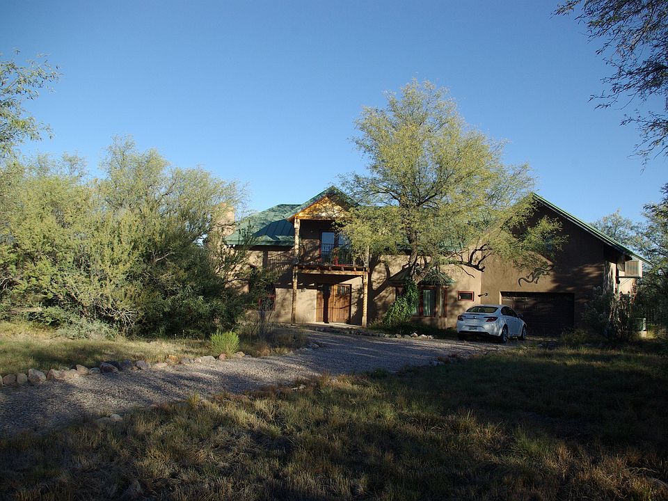 Lush Riverfront LIving!