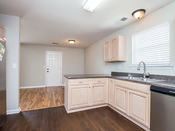 5th image of 7335 Red Maple Dr