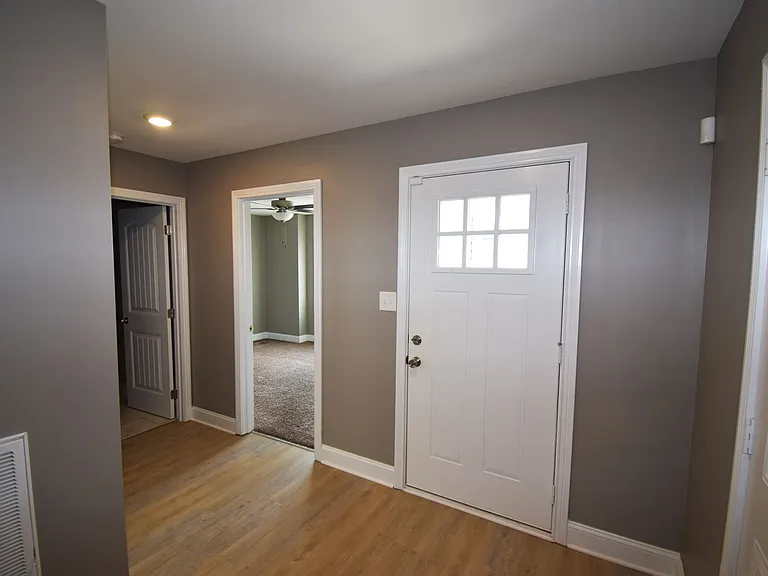 207 Geneva Ln — Photo 4