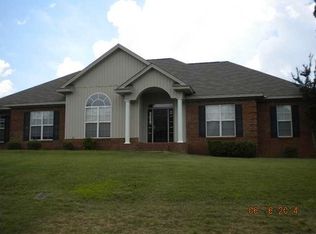 363 Sunny Brook Dr, Deatsville, AL 36022