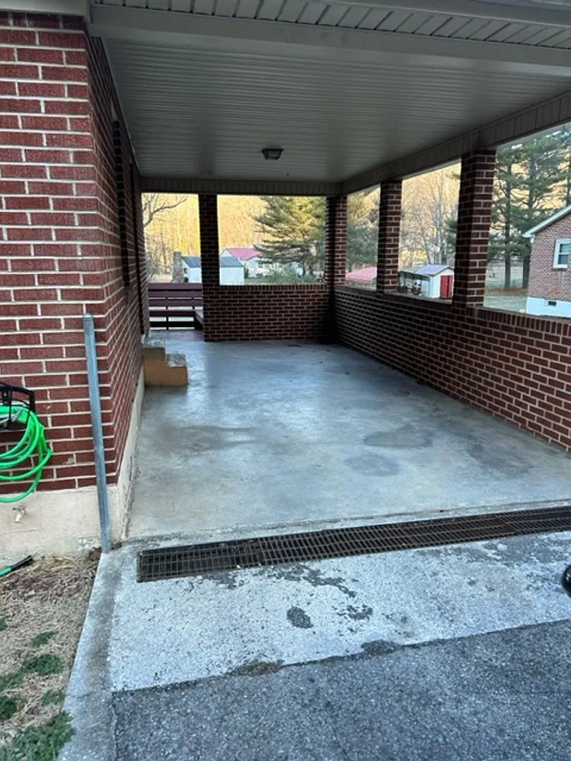 Charming 3 bedroom 1 bath in Pembroke VA — Photo 2