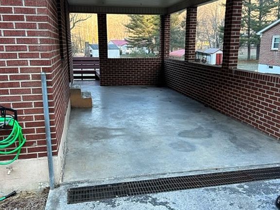2nd image of 121 River Rd