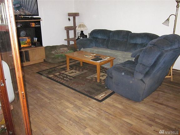 4th image of 3619 121st St NE