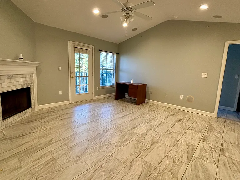 18169 Sterling Gate Cir — Photo 4
