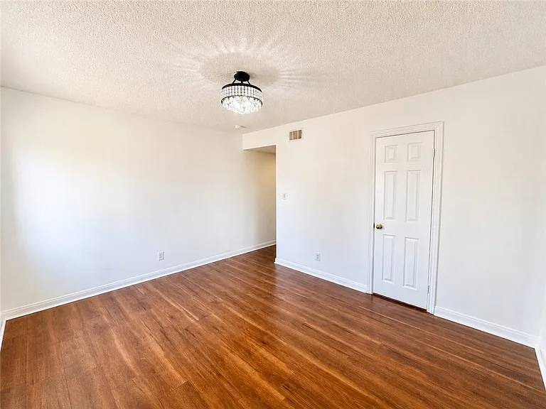 20355 Itasca St — Photo 13
