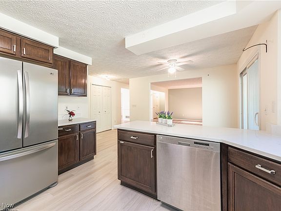4th image of 9949 Parkland Dr