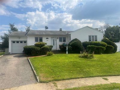 10 Faye Court, Plainview, NY, 11803