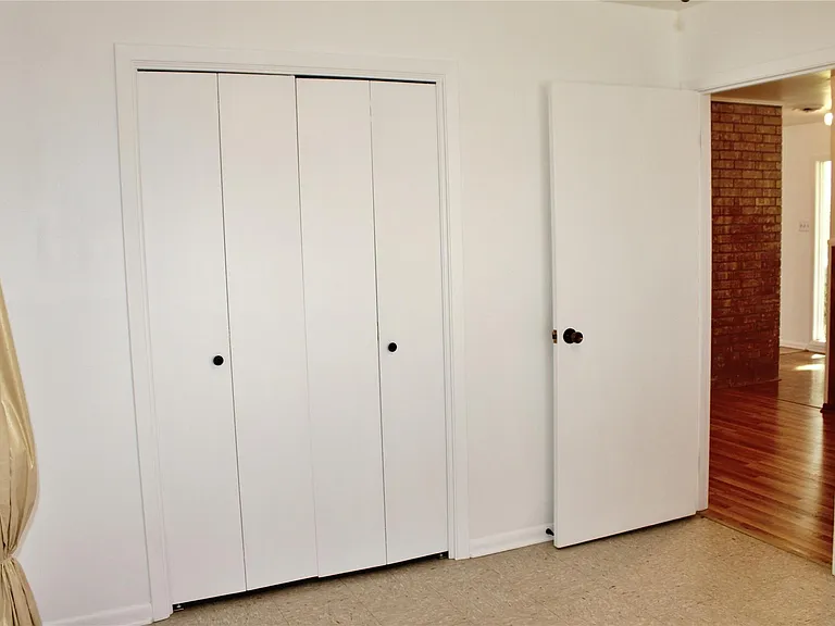 218 Smith St — Photo 21