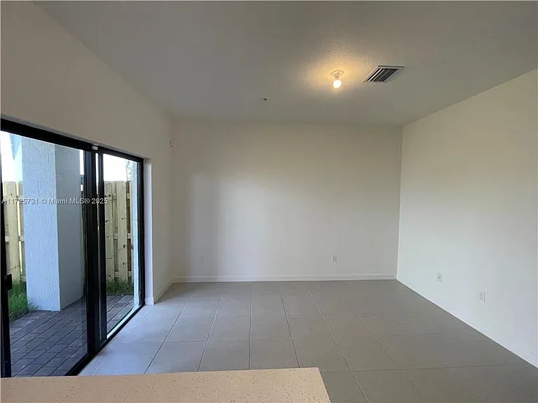 SW 159th Ct — Photo 3