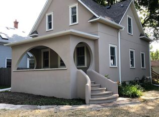 114 4th St, Libertyville, IL 60048