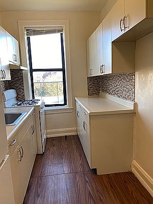 3rd image of 43-33 46th St #F11