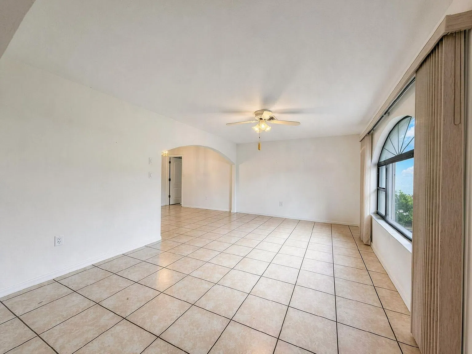 3 bed, 2.0 bath, 2137 sqft, $1,900 — Photo 3