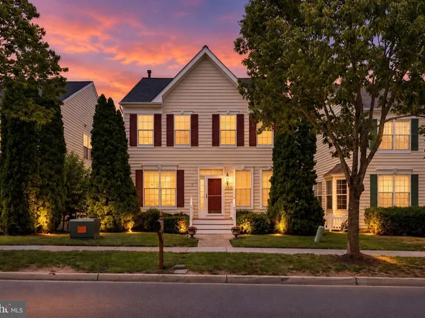 42650 Harris St, Chantilly, VA 20152