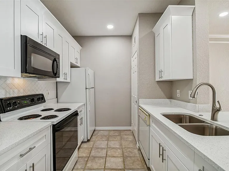 4307 Bayside Village Dr #104 — Photo 2