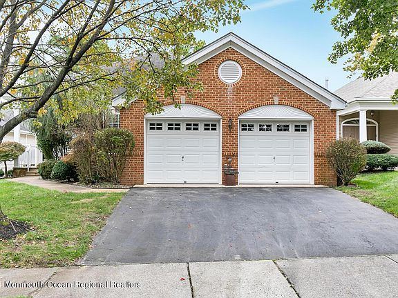 2nd image of 21 Goldensprings Dr
