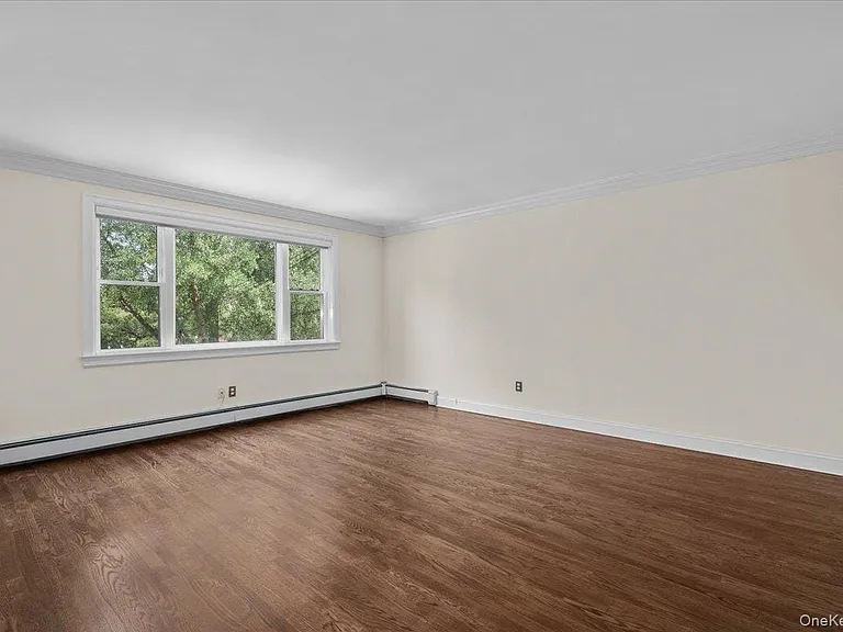 1184 Rhinelander Ave — Photo 4
