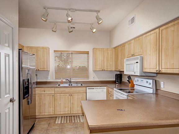 4th image of 7401 W Arrowhead Clubhouse Dr Unit 2050