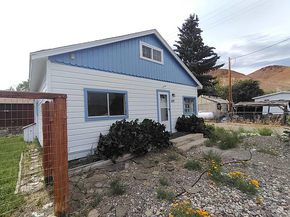 2nd image of 220 S 2nd St