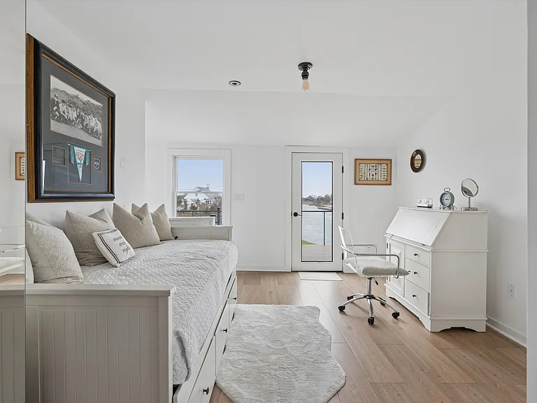 61 Dune Rd — Photo 12