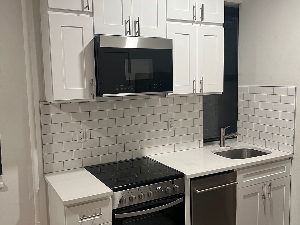 1st image of 8 Saint Marks Pl APT 6