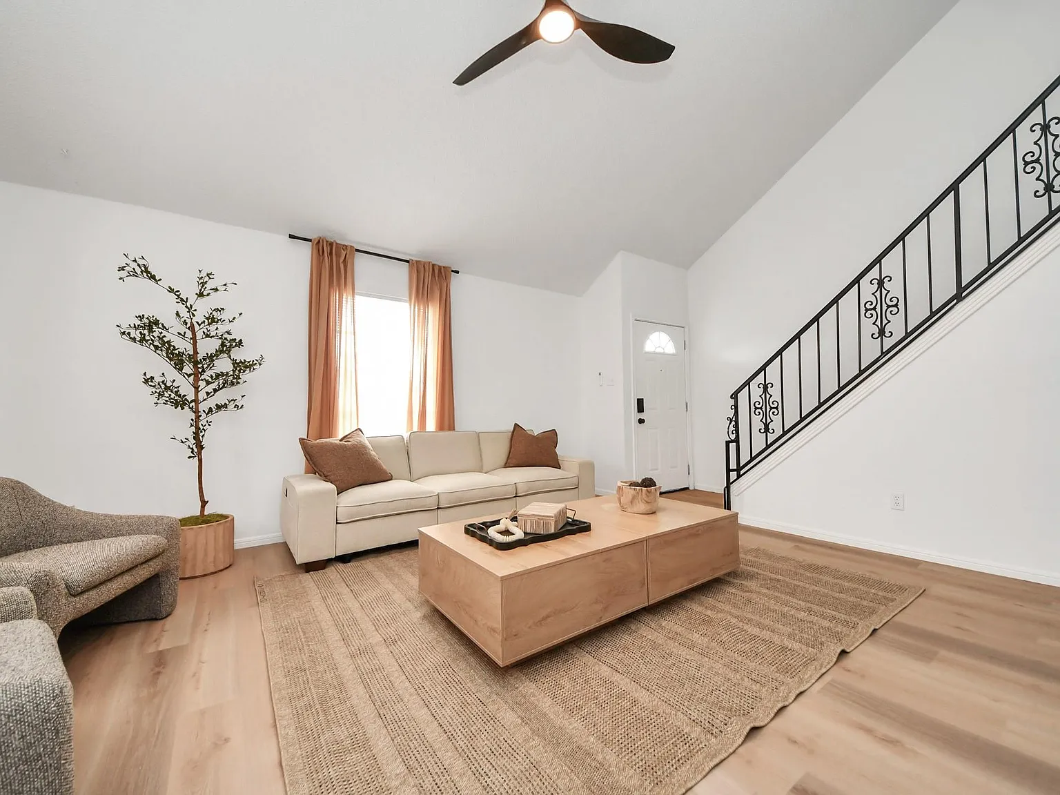3 bed, 2.5 bath, 1749 sqft, $2,150 — Photo 4