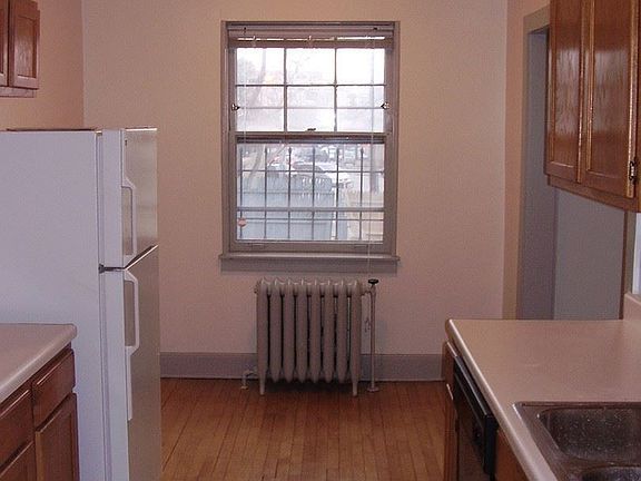 4th image of 1525 E Royall Pl APT 34